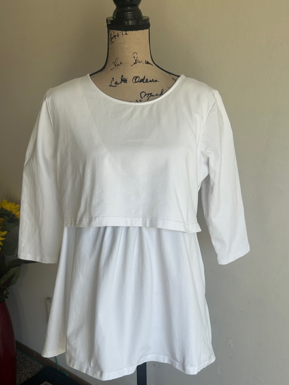 Seraphine Maternity Nursing White Top Size Large